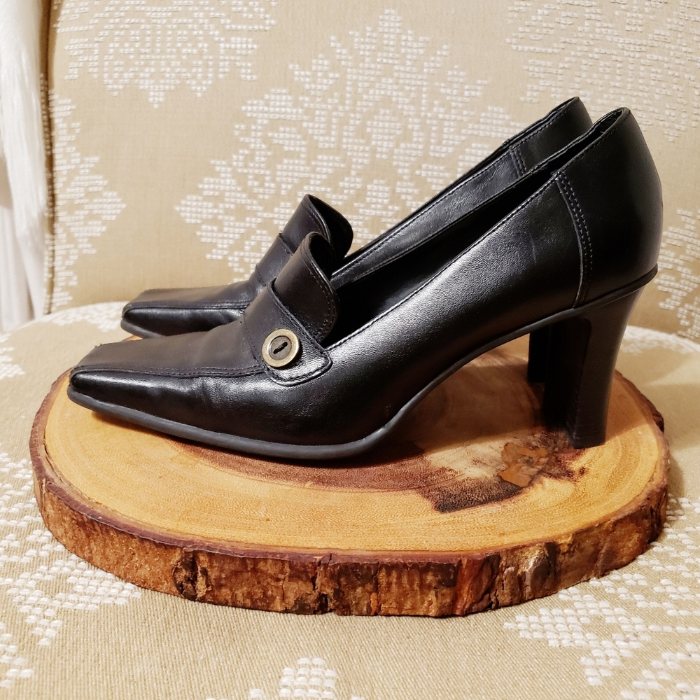 LEATHER SLIPIN SQUARE TOED HEELS BLACK